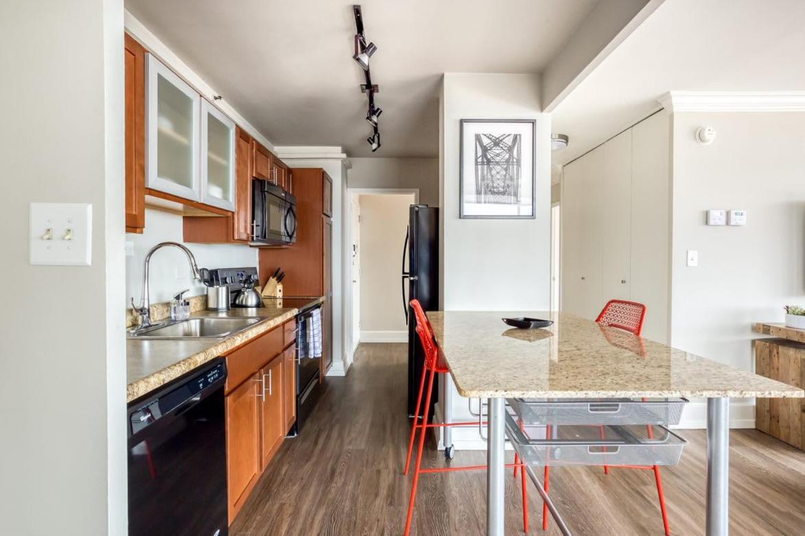 Cozysuites 800 Tower 1Br With Gym! 10 Louisville Exteriör bild